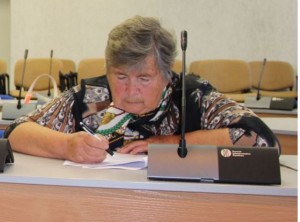 A. Gaučienė, dalyvaudama Konstitucijos egzamine, rodė pilietiškumo ir patriotiškumo pavyzdį savo anūkams. (A. Malinauskienės nuotr.).