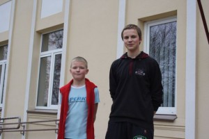 Jaunieji Dotnuvos pagrindinės mokyklos mokiniai Justinas ir Dovydas teigė mėgstantys laisvalaikiu bėgioti, tad bėgdami už sveiką Lietuvą jautėsi puikiai. 