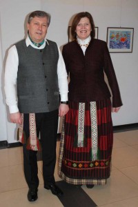Vasario 16-ąją meras S. Grinkevičius su žmona pasipuošė tautiniais kostiumais.