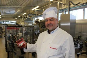 Originalios populiariausio pomidorų padažo „Daumantų tradicinis“ receptūros kūrėjas yra UAB „Daumantai LT“ inovacijų ir kokybės technologas Algis Kairys.