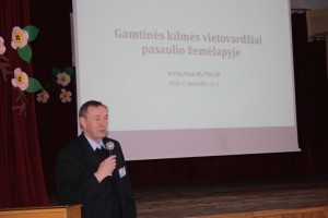 Pagrindinį pranešimą skaitė Vilniaus Vytauto Didžiojo gimnazijos geografijos mokytojas ekspertas Vytautas Butkus. 