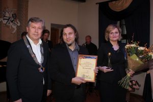 MB "Gusto baldai" vadovo P. Gusto rankose - geriausios metų Kėdainių rajono labai mažos įmonės apdovanojimas.  