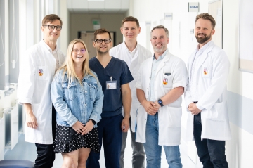 Gydytojų komanda ir pacientė(1)