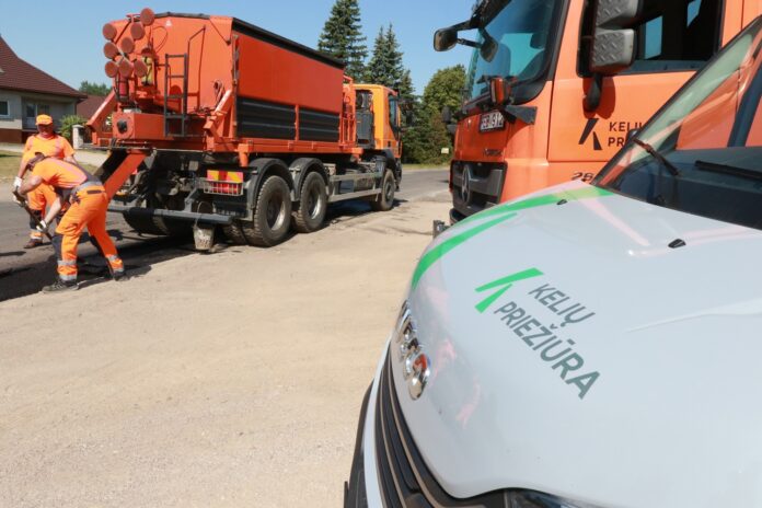 Kaip pranešti apie kliūtis ir pažaidas valstybinės reikšmės keliuose Kelių priežiūros nuotr 1