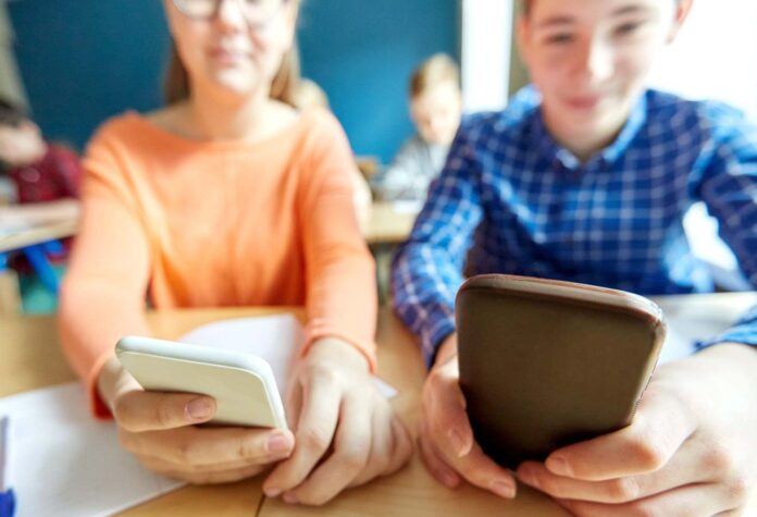 olga-vasileva-mobilnyj-telefon-na-uroke-absolyutno-ne-nuzhen