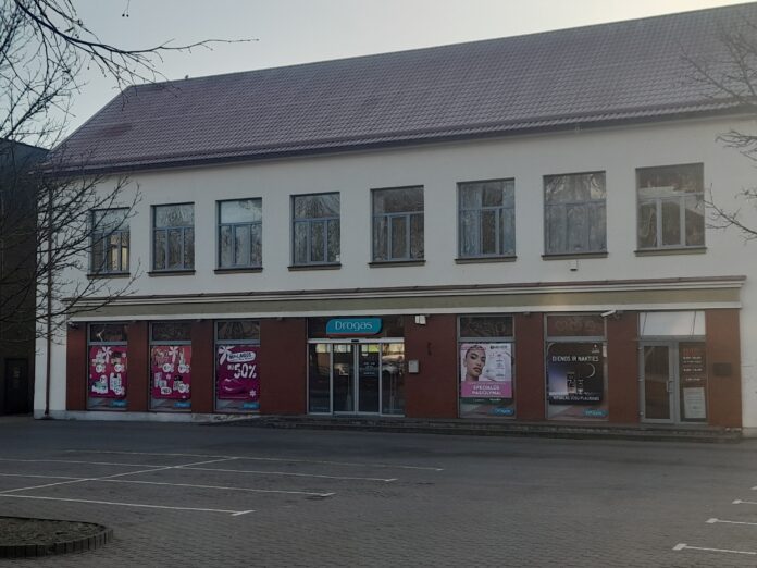 Šis pastatas vienam iš balandžių tapo spąstais. ,,K. m.“ nuotr..