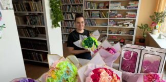 Laima Butkienė pristatė pirmąją savo darbų parodą. (Vainikų bibliotekos nuotr.)