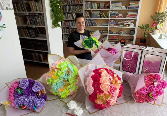 1 Laima Butkienė pristatė pirmąją savo darbų parodą. (Vainikų bibliotekos nuotr.)