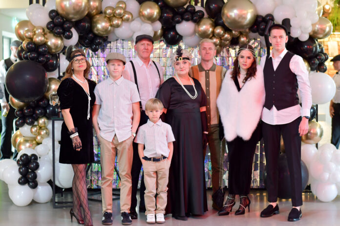 Balandį Sandra Rimkuvienė (viduryje) atšventė gražų jubiliejų.