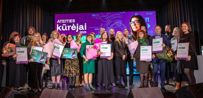 Pirmuosiuose-nacionaliniuose-STEAM-mokytoju-apdovanojimuose-„Ateities-kurejai-2025-ivertinta-18-pedagogu-5-696x464