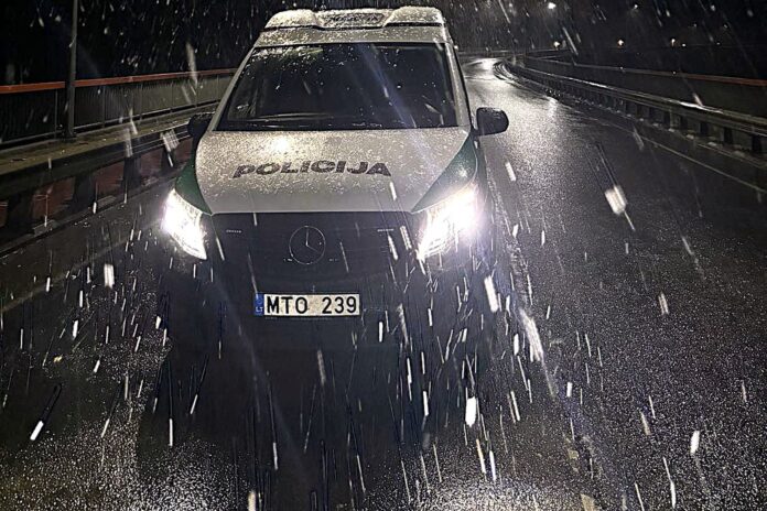 L7z7s6AhjE8.jpg__2280x1520_q85_ALIAS-newshudge_crop-smart_subsampling-2_upscale