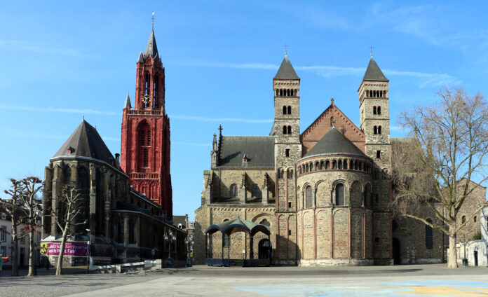 Maastricht,_basilica_di_san_servazio,_esterno_02