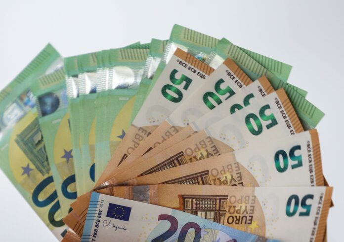 ELTA2409979 Vilnius, 2021 m. kovo 17 d. (ELTA). Pinigai. Eurai. 2021.03.17 11:32:46. Dainius Labutis (ELTA)