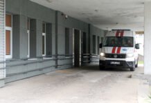 Nociūnuose – automobilio ir motociklo susidūrimas