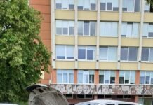 Senjorės nesuvaldytas automobilis miesto centre kliudė stulpą