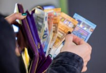 Sukčiai iš dviejų gyventojų apgaule pasisavino 97,4 tūkst. eurų