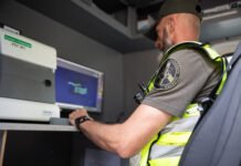 Kėdainių rajone sulaikytas septynis afrikiečius iš Latvijos gabenęs vyras