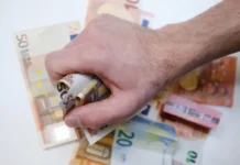 Sukčiai iš žmonių išviliojo apie 28,2 tūkst. eurų