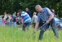 Akademijos gimnazijos direktorius Liudas Tauginas – Nacionalinio šienpjovių čempionato nugalėtojas