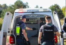 Kėdainiuose vyrai drausmino girtaujančius paauglius: teko kviesti ir policiją