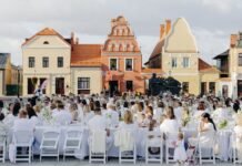 Baltojoje vakarienėje Kėdainiuose kilniam tikslui surinkta penkiaženklė suma