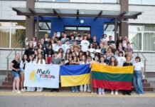 Kai vietoj skambučio į pamoką – oro pavojaus signalas: Josvainiuose viešintys ukrainiečiai papasakojo apie švietimą pafrontėje