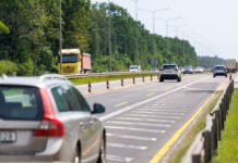 Suklydus vienam – pasekmes jaučia daugelis: ką būtina žinoti važiuojant remontuojamais kelių